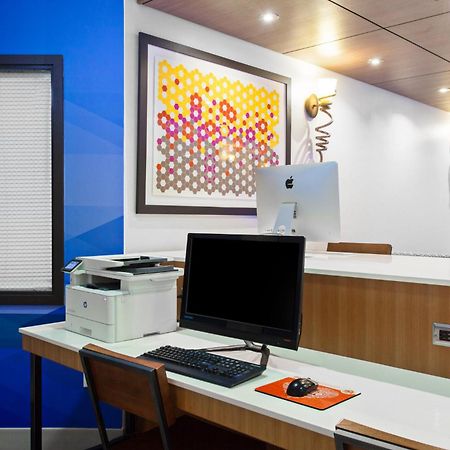 Holiday Inn Express & Suites Oakland - Airport By Ihg Exterior photo