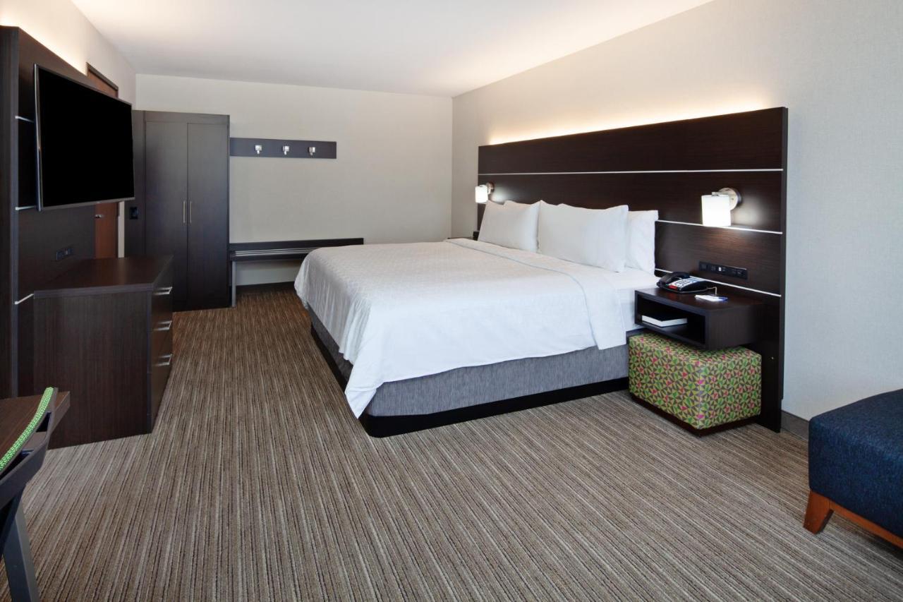 Holiday Inn Express & Suites Oakland - Airport By Ihg Exterior photo