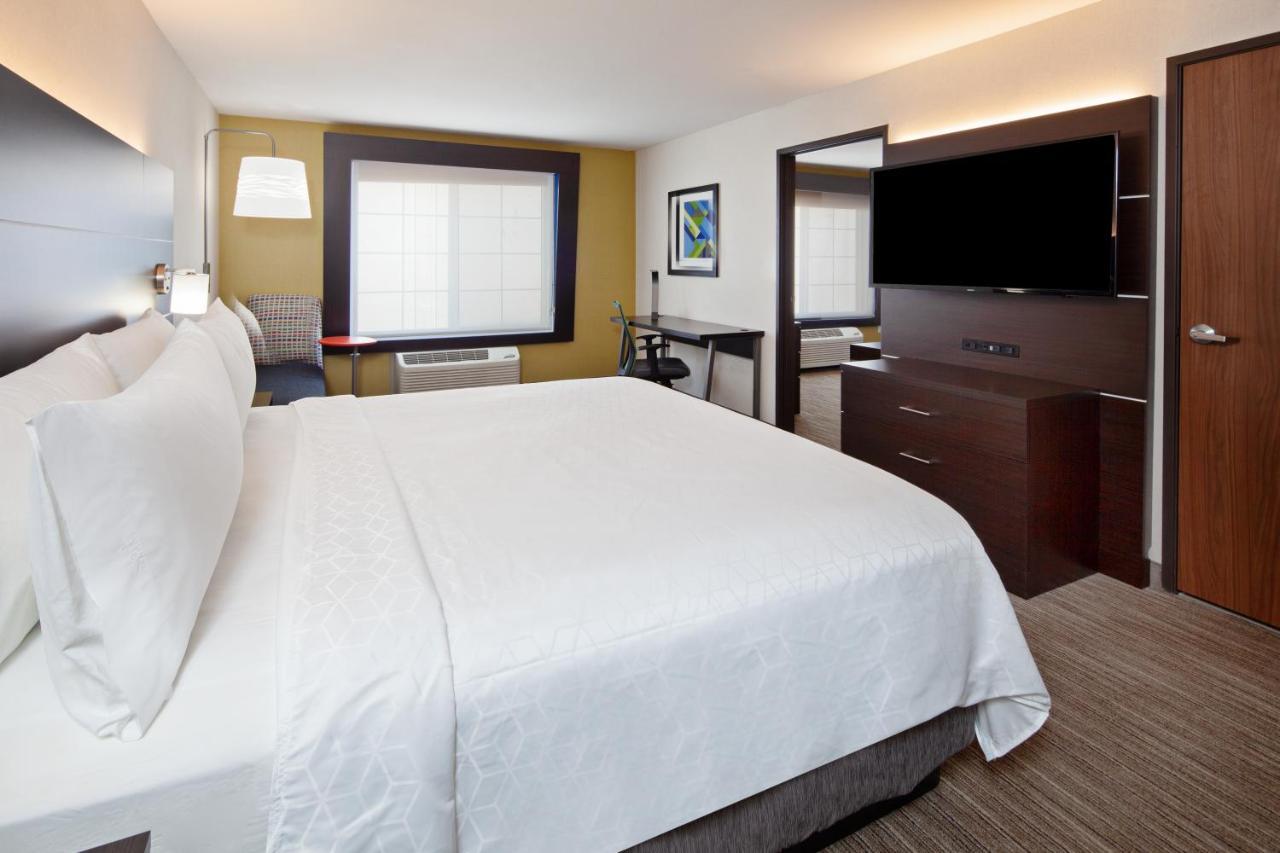 Holiday Inn Express & Suites Oakland - Airport By Ihg Exterior photo