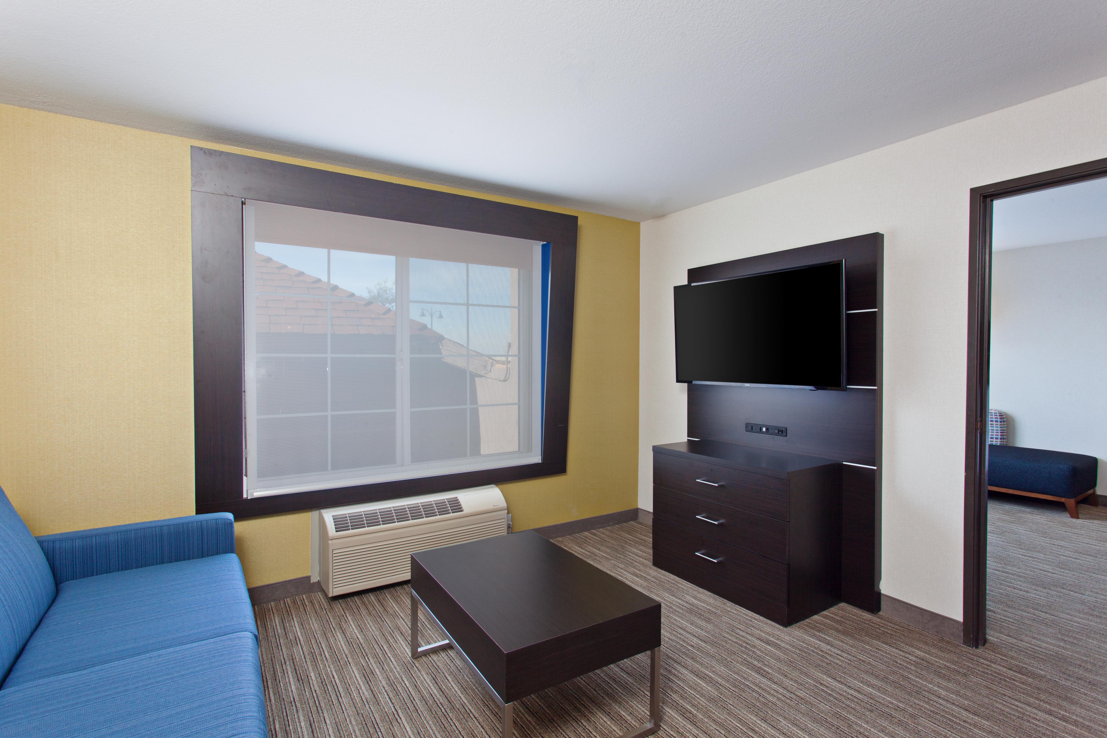 Holiday Inn Express & Suites Oakland - Airport By Ihg Exterior photo