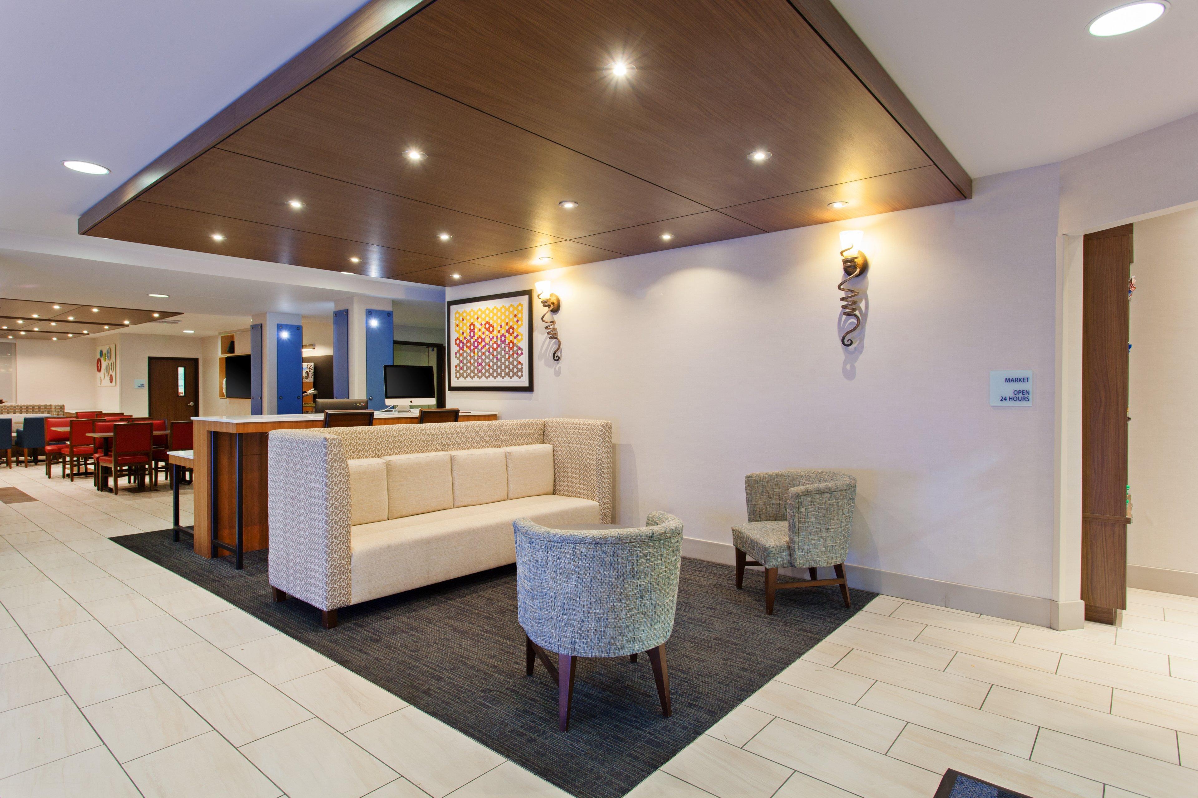 Holiday Inn Express & Suites Oakland - Airport By Ihg Exterior photo