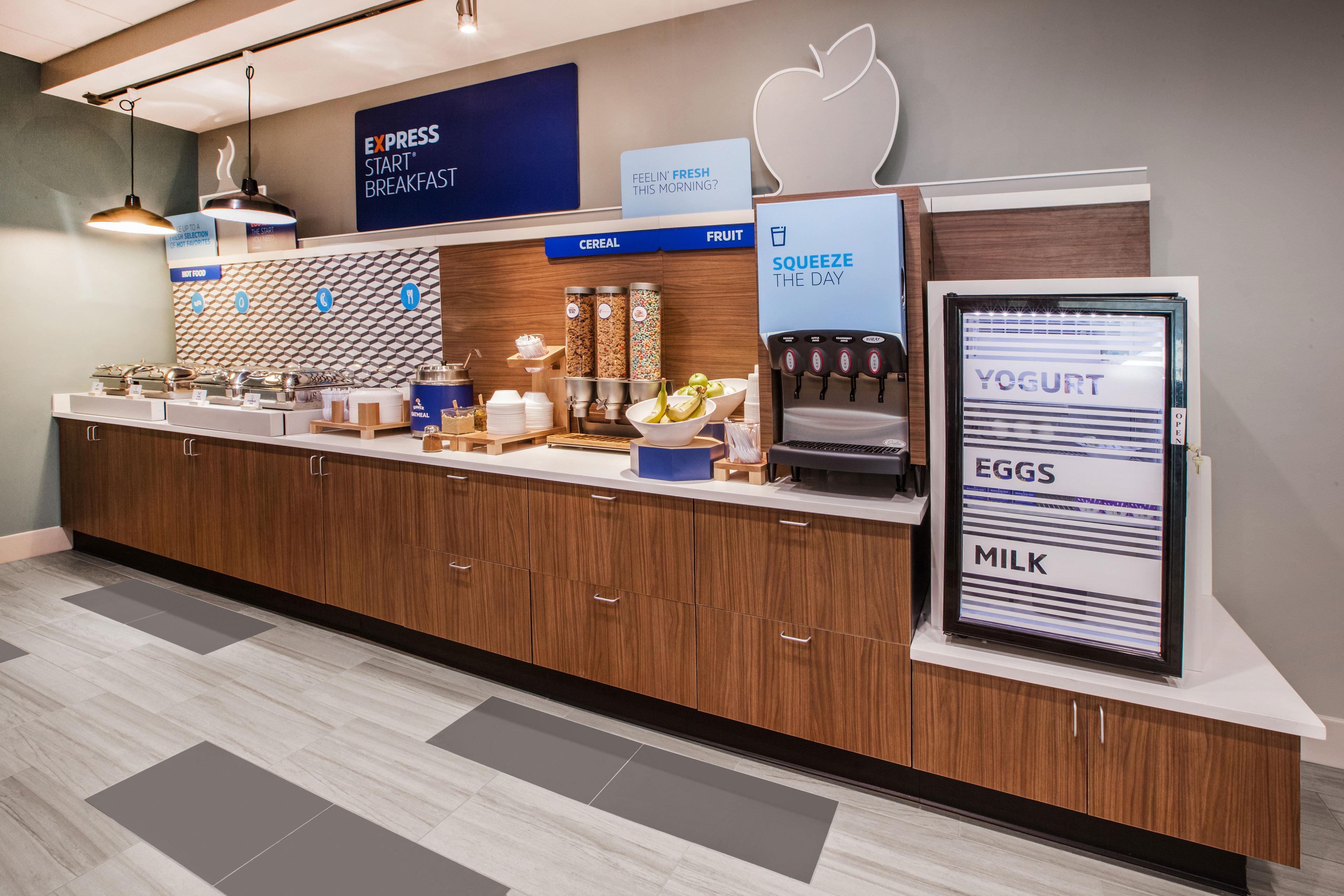 Holiday Inn Express & Suites Oakland - Airport By Ihg Exterior photo