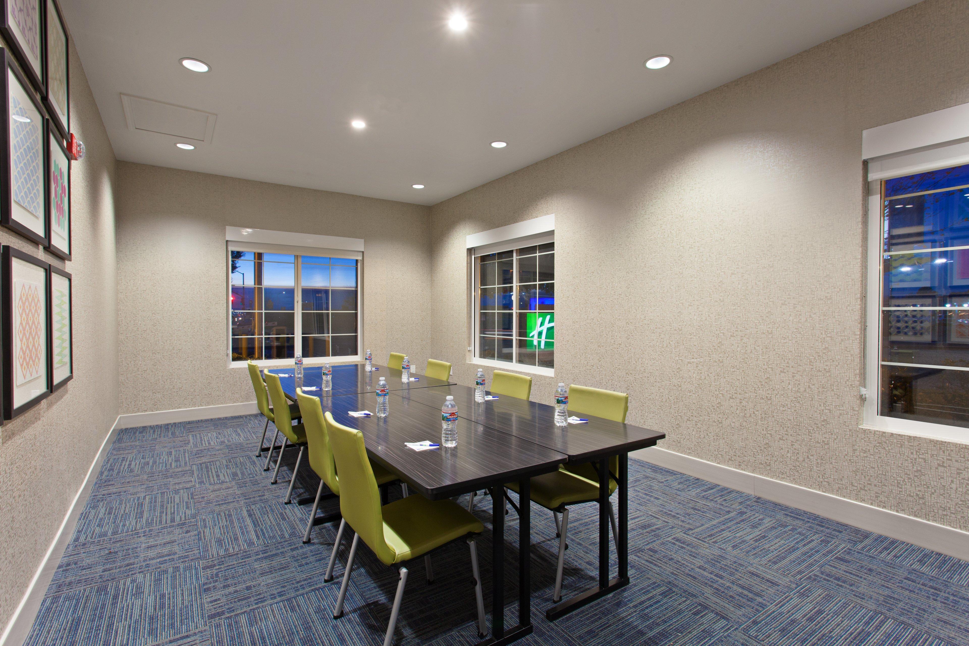 Holiday Inn Express & Suites Oakland - Airport By Ihg Exterior photo
