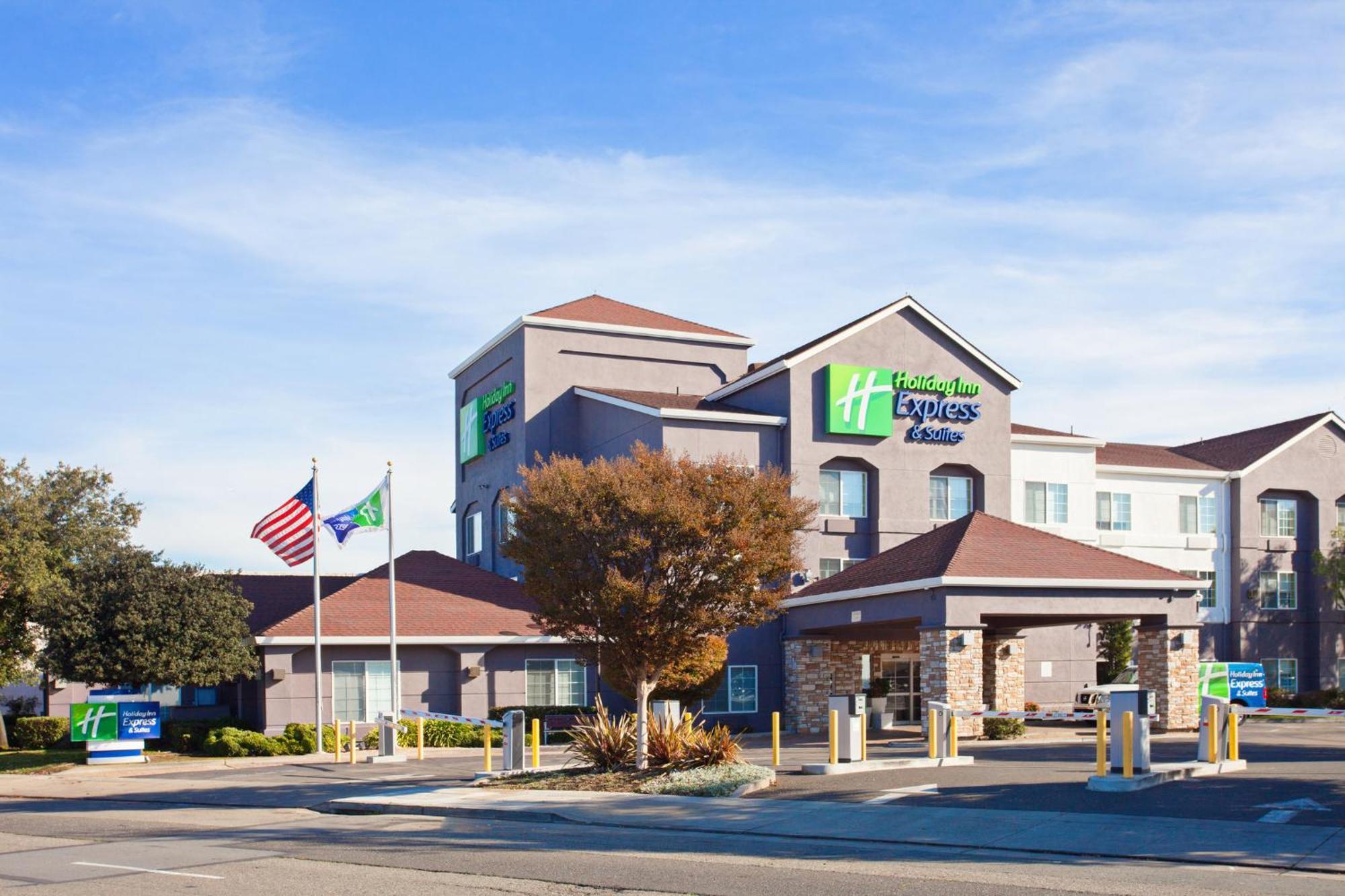Holiday Inn Express & Suites Oakland - Airport By Ihg Exterior photo