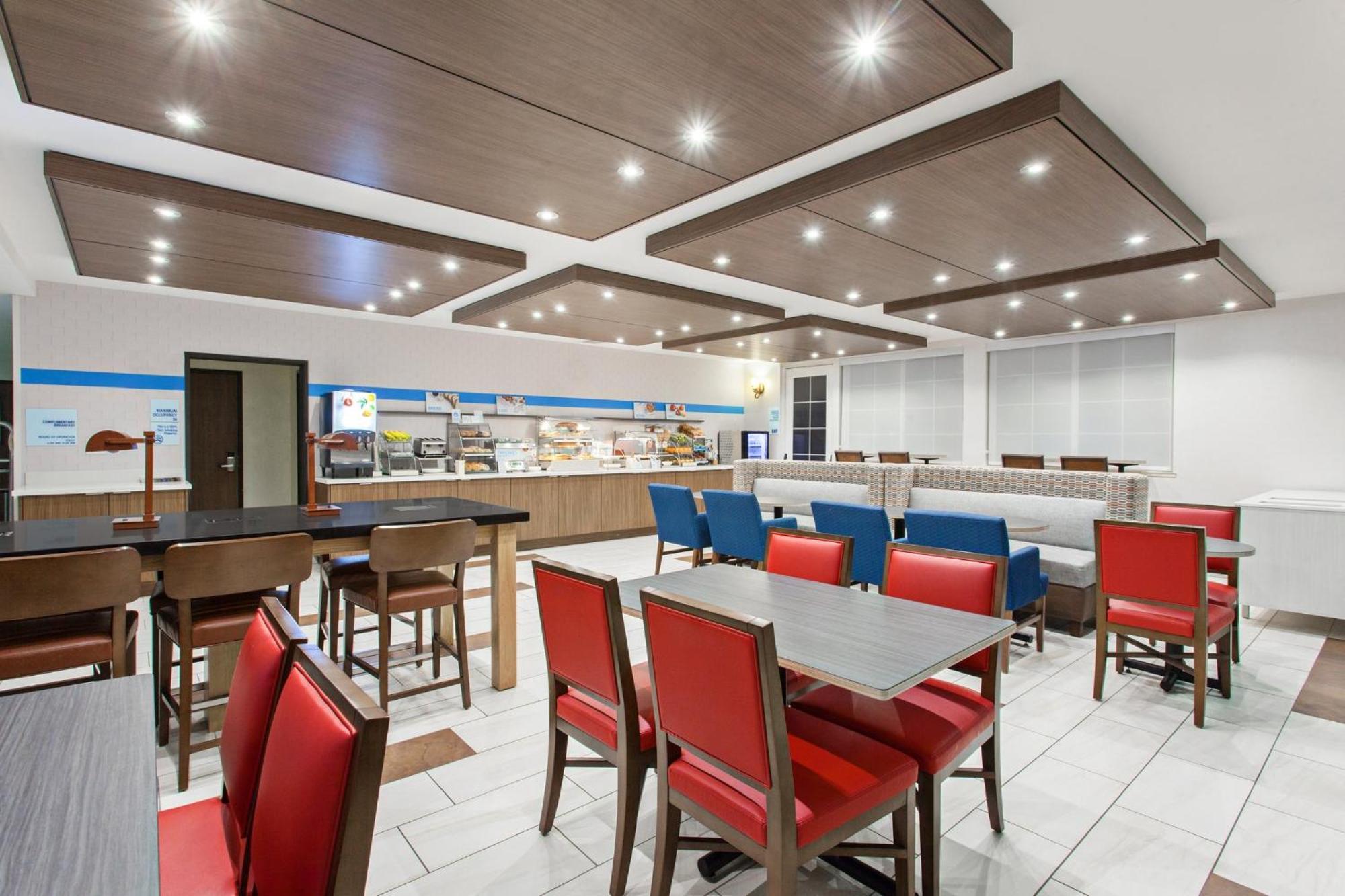 Holiday Inn Express & Suites Oakland - Airport By Ihg Exterior photo