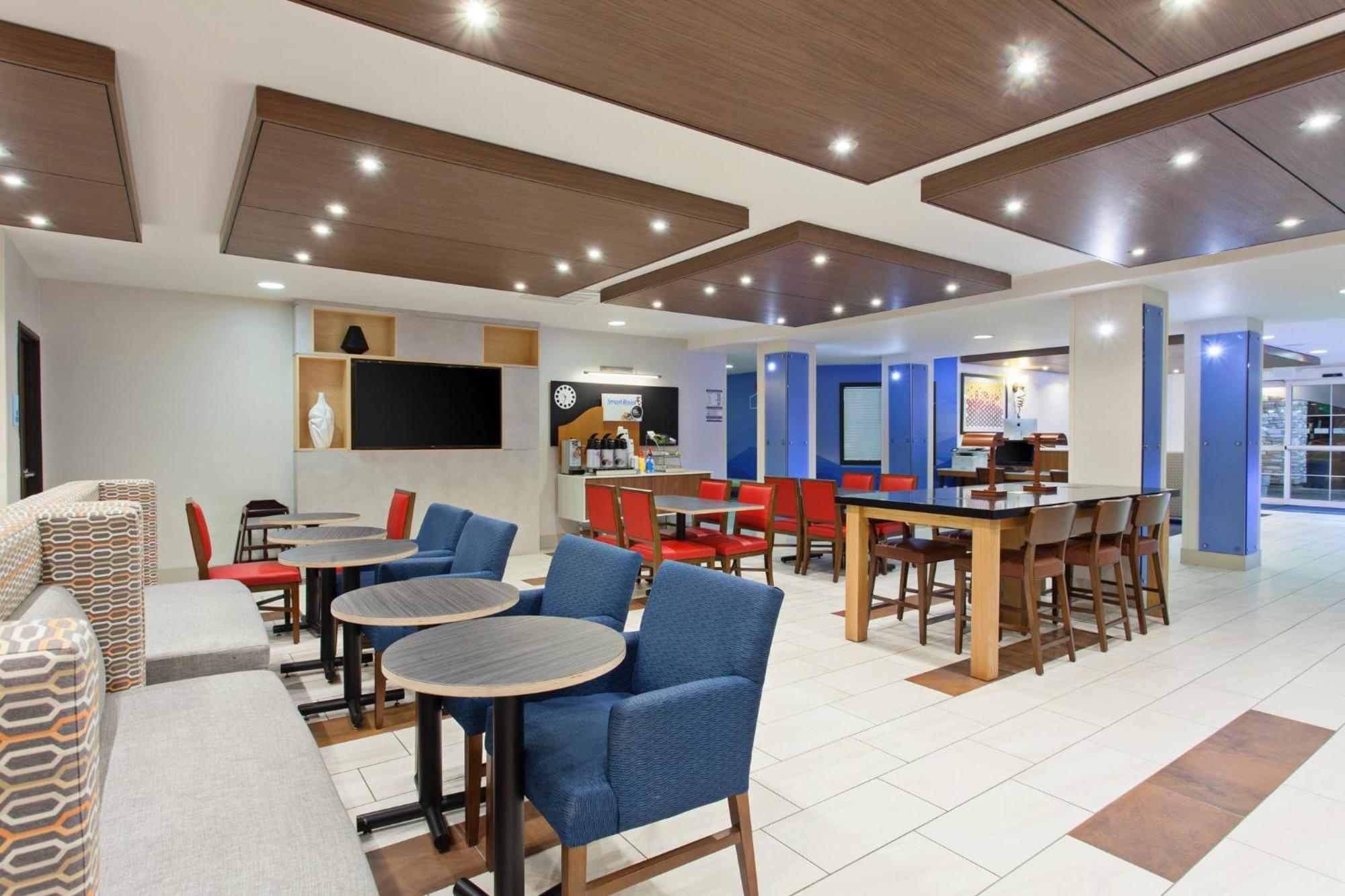 Holiday Inn Express & Suites Oakland - Airport By Ihg Exterior photo