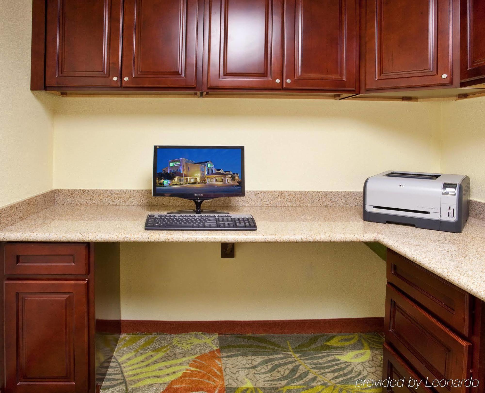 Holiday Inn Express & Suites Oakland - Airport By Ihg Exterior photo