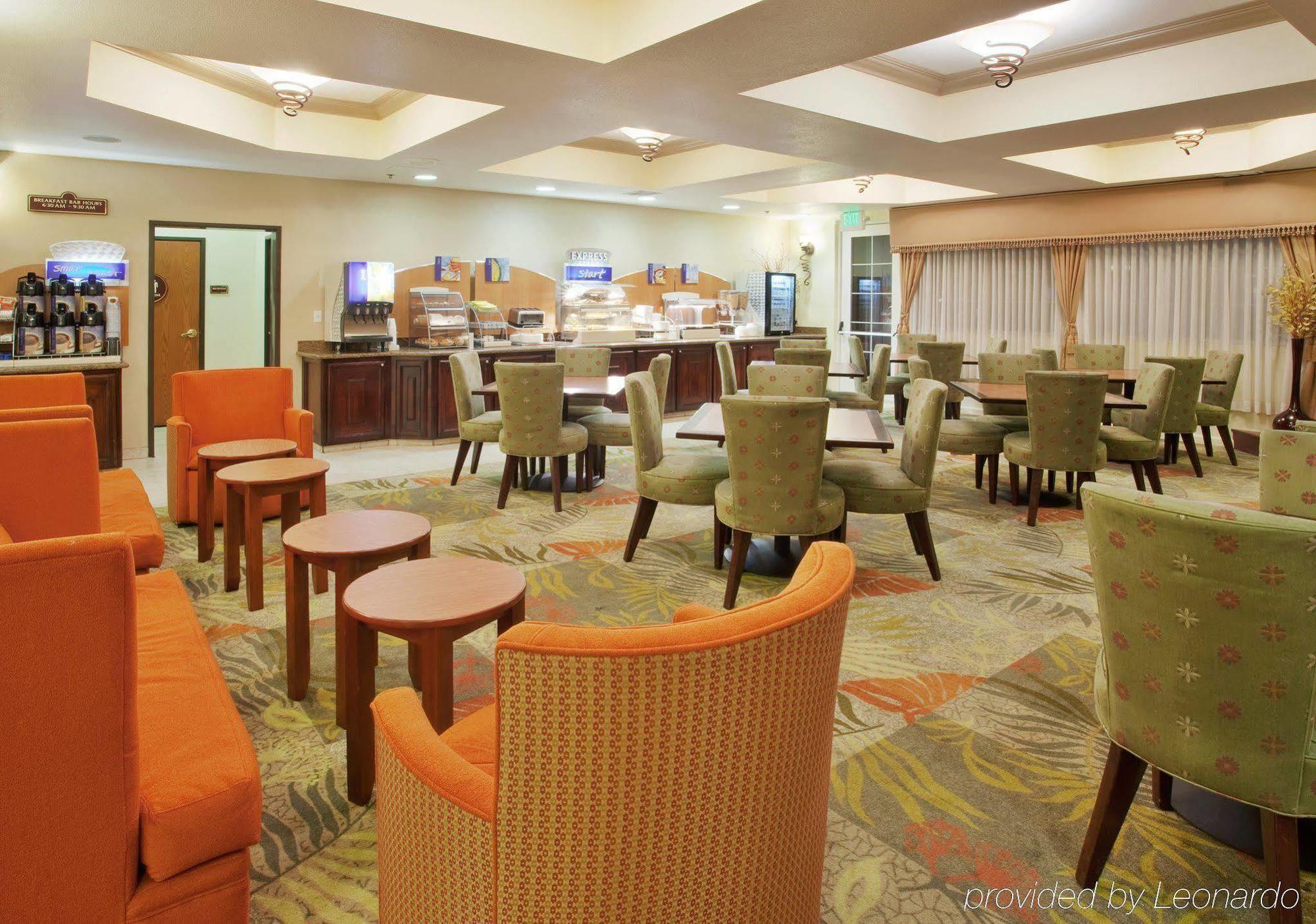 Holiday Inn Express & Suites Oakland - Airport By Ihg Exterior photo